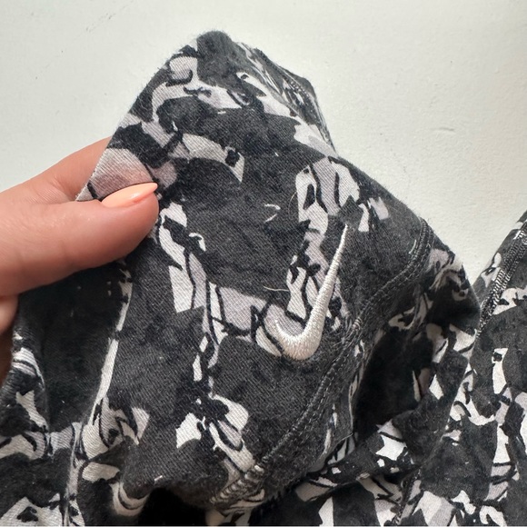 Nike Dri Fit Black and Gray Patterned Leggings - Picture 4 of 4